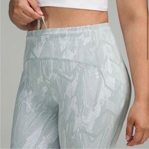 Lululemon Swift Speed High Rise Shorts Reverberate Chevron Silver Blue Sz 2